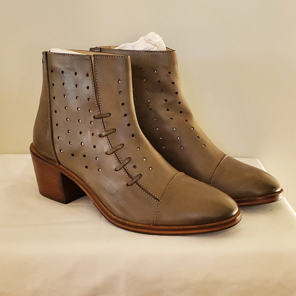 JOURNEY Womens Gray Leather Ankle Boots, Size 7.5 NWOB